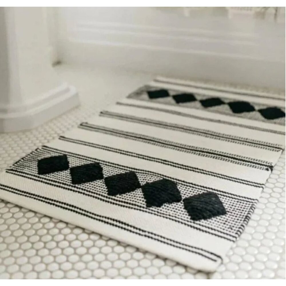Caravan Design Dimond Woven Rug - Picture 5 of 6